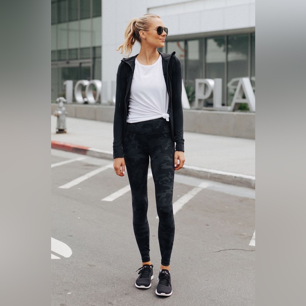 Lululemon black camo leggings size 0-2